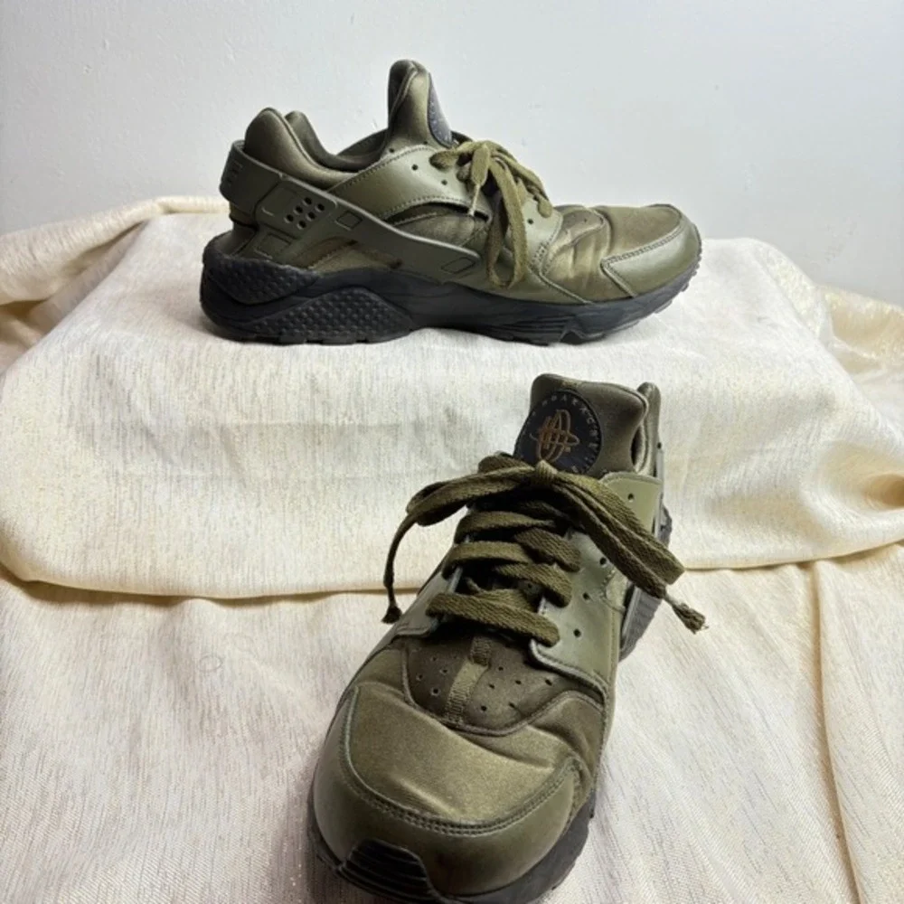 Nike Air Huarache Olive Green Running Lifestyle Sneakers Men US 10.5‎